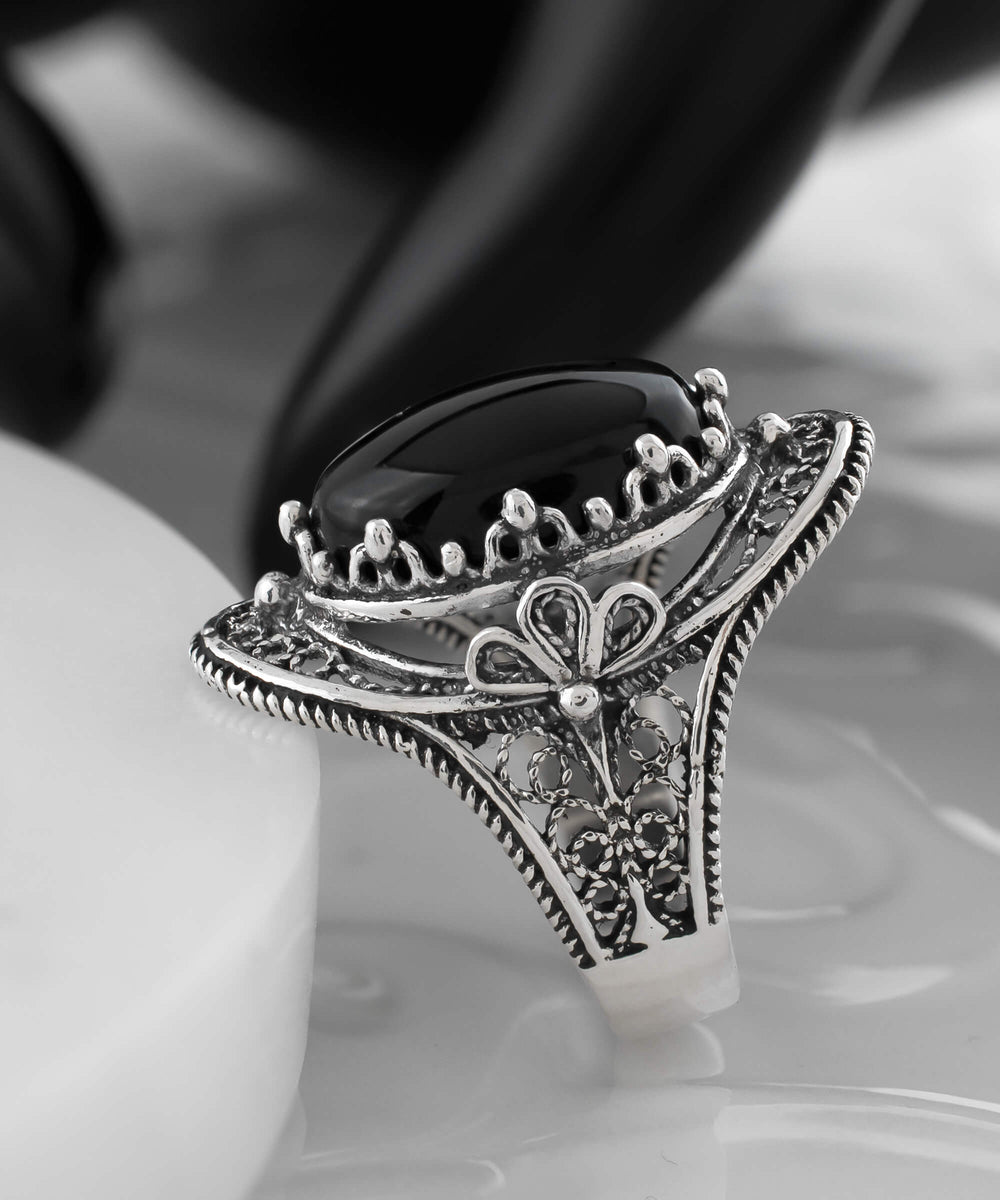 Black Onyx Gemstone Filigree Art Woman Silver Statement Ring